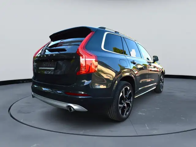 Volvo XC90 view 4