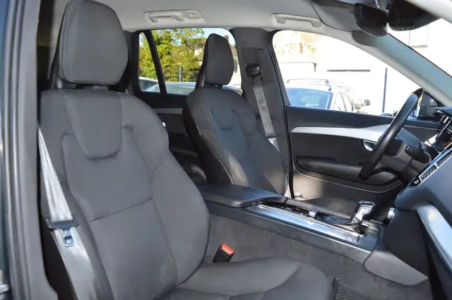 Volvo XC90 view 9