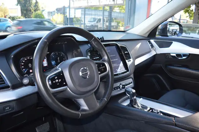 Volvo XC90 view 8