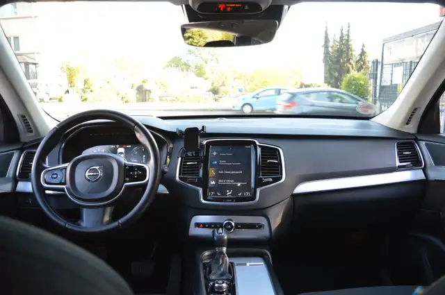 Volvo XC90 view 13