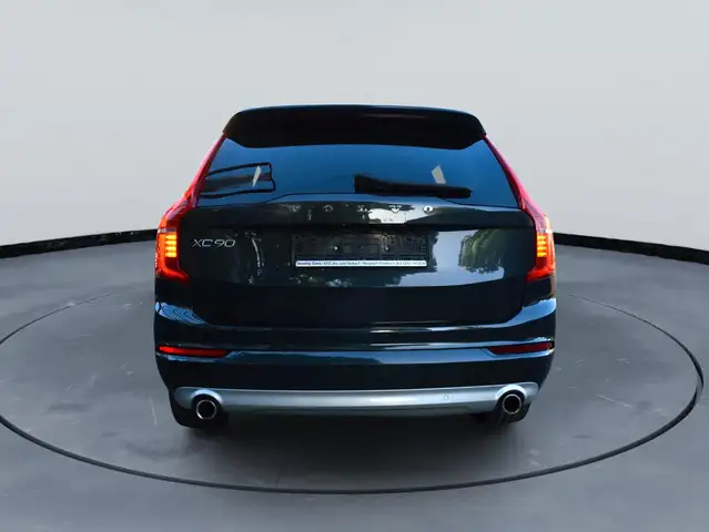 Volvo XC90 view 5