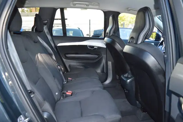 Volvo XC90 view 11