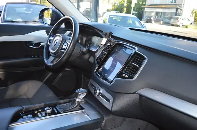 Volvo XC90 view 10