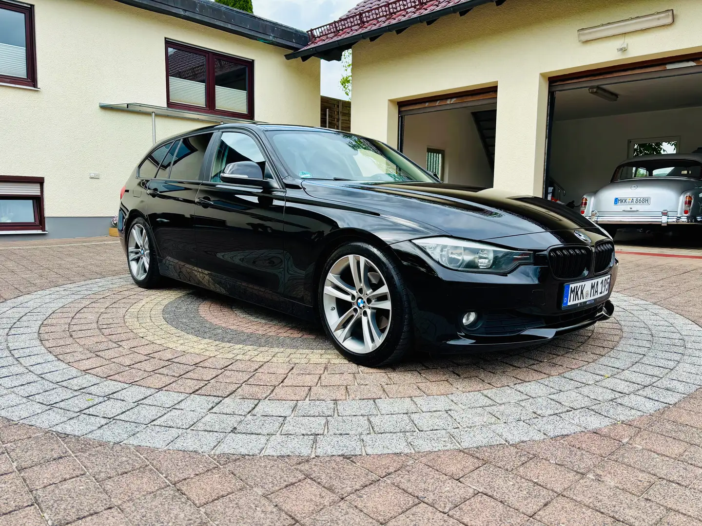 BMW 318 318d Touring Black - 1