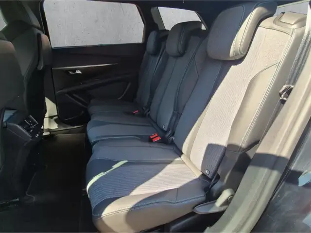 Peugeot 5008 view 8