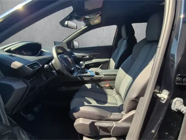 Peugeot 5008 view 9