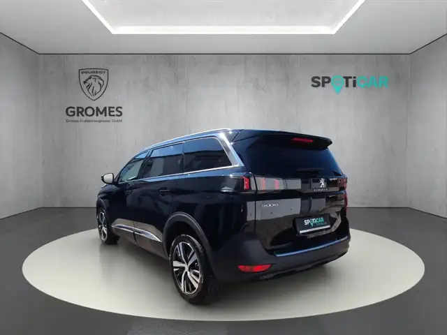 Peugeot 5008 view 5
