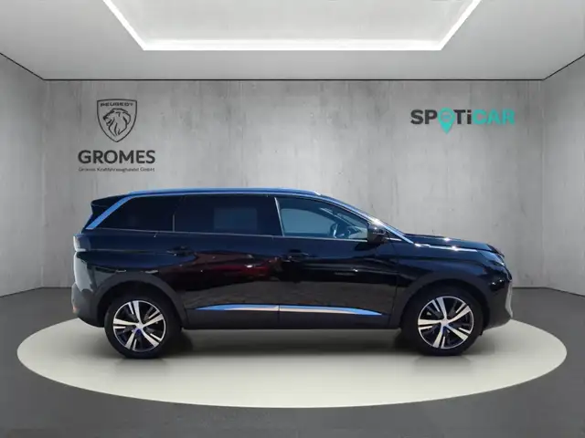 Peugeot 5008 view 2