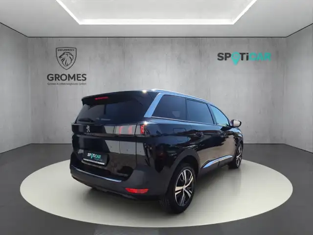 Peugeot 5008 view 3