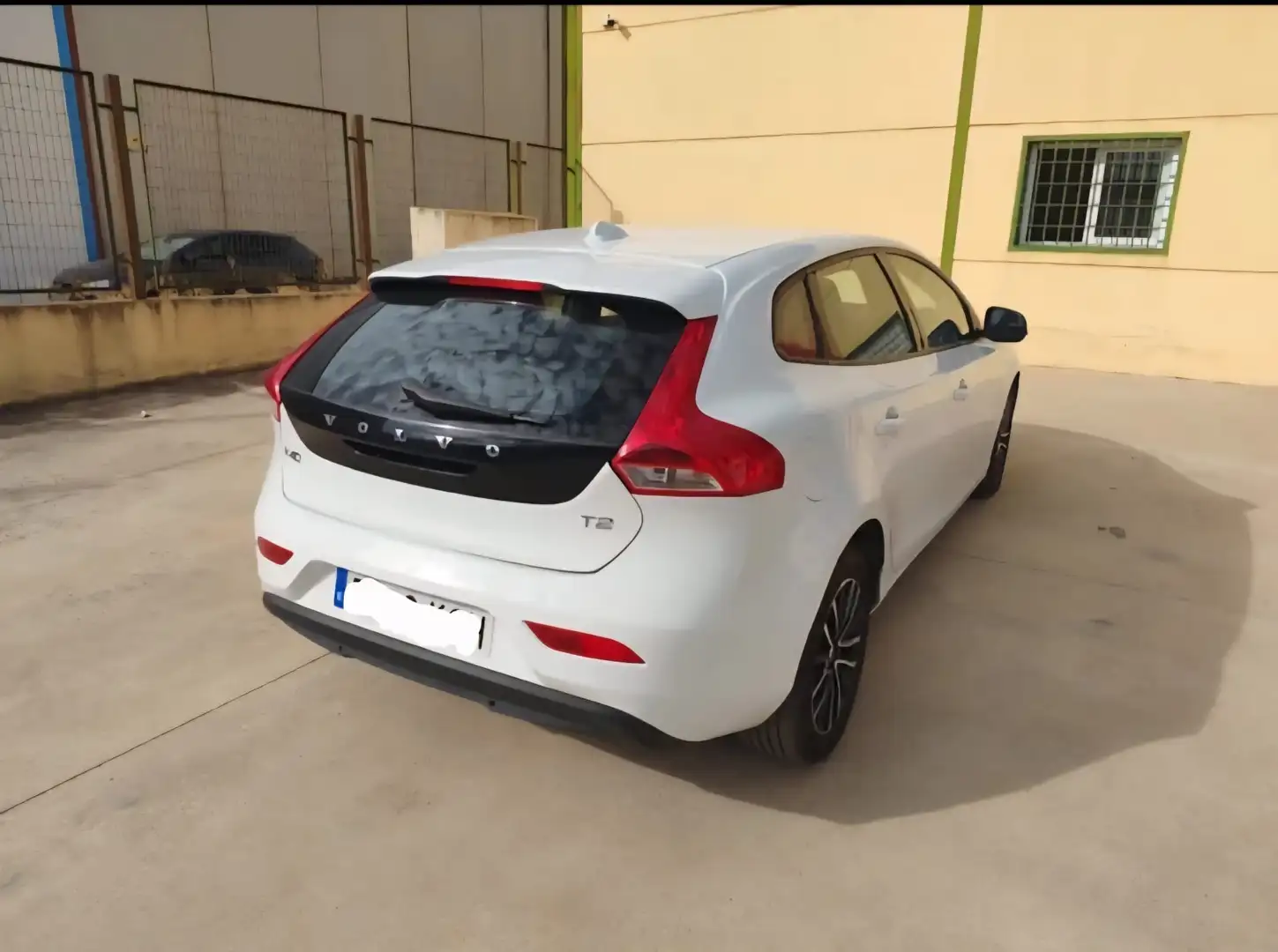 Volvo V40 T2 R-Design Momentum - 2