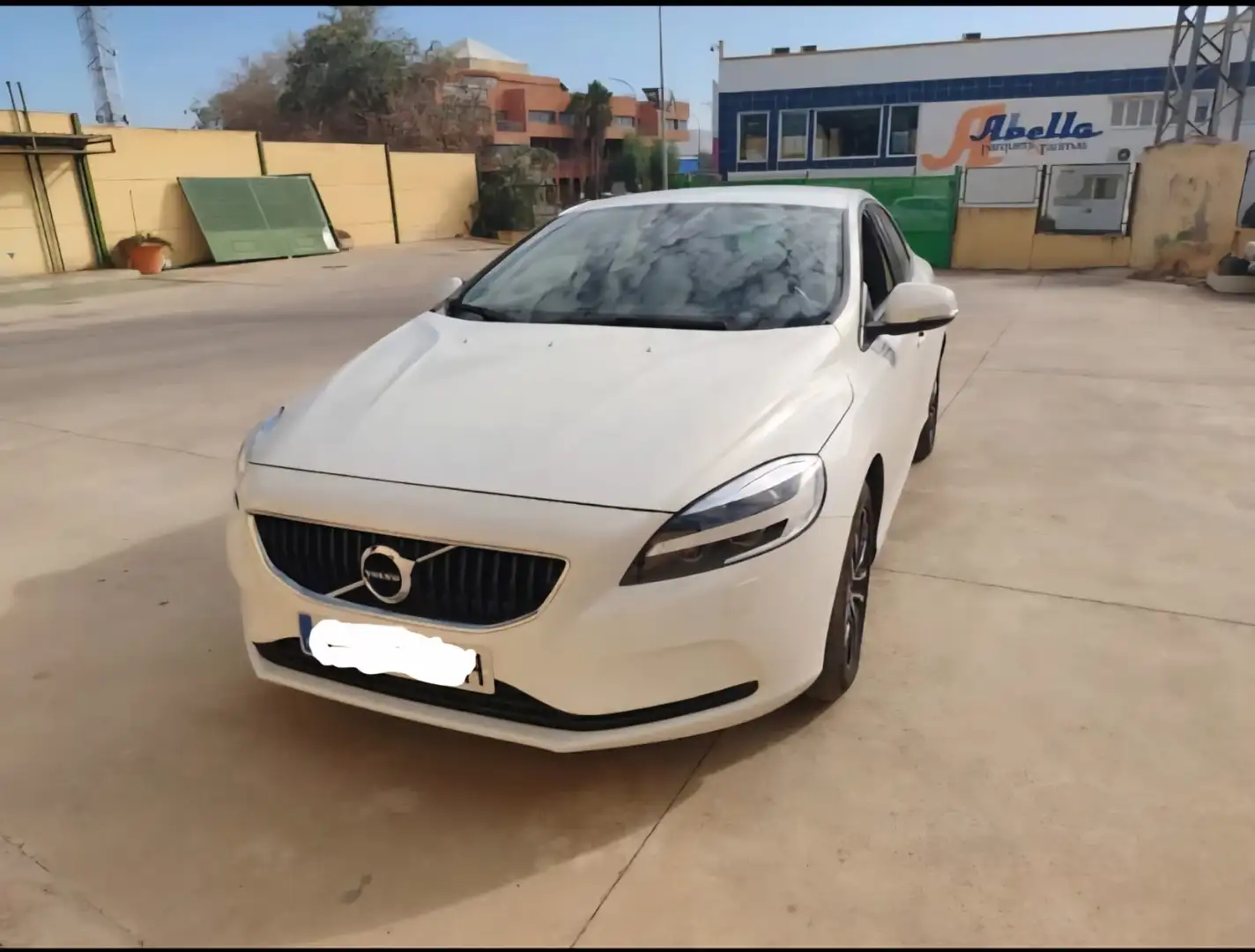 Volvo V40 T2 R-Design Momentum - 1