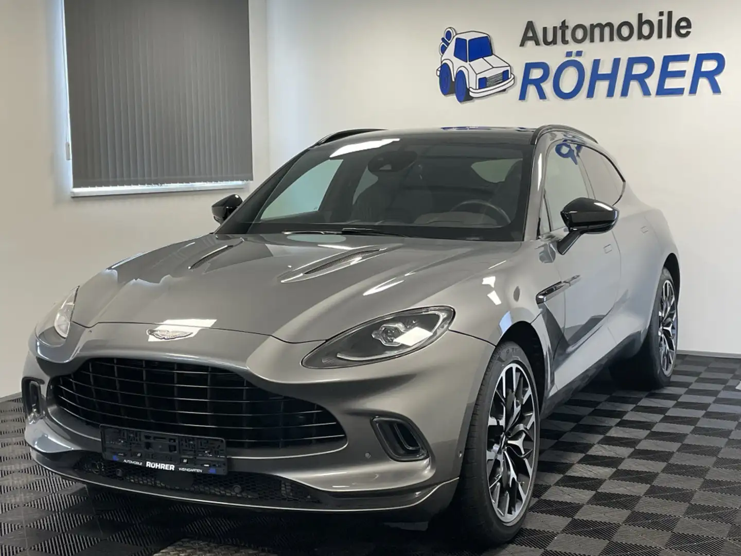Aston Martin DBX 4.0 V8   Sport Exhaust   Webasto Standheiz. Gri - 1