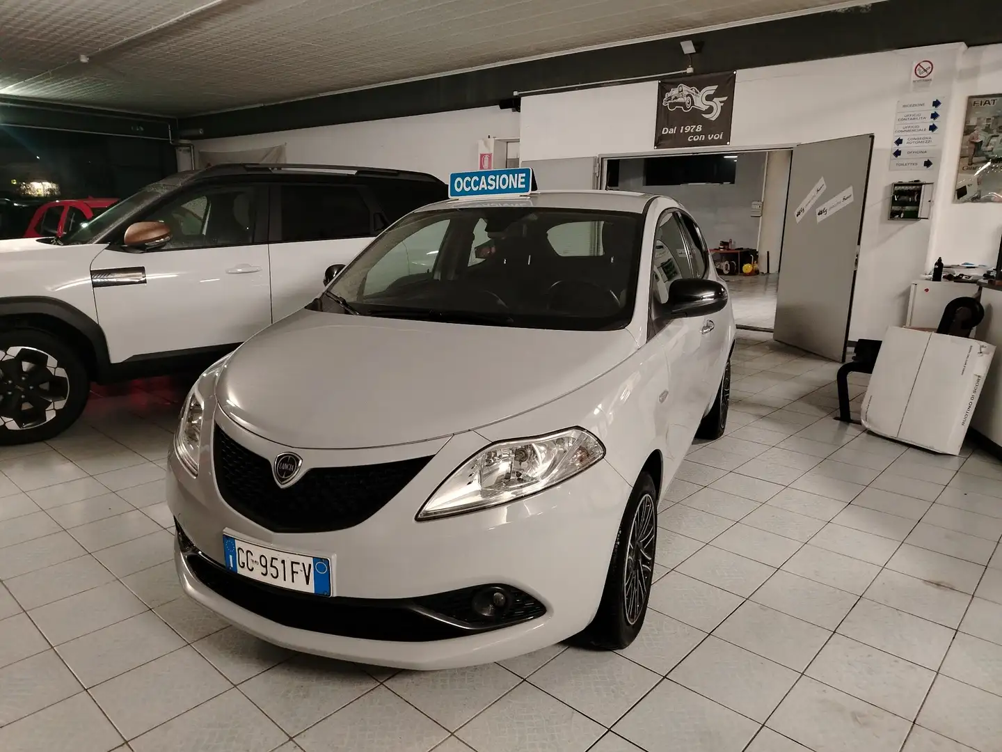 Lancia Ypsilon Ypsilon III 2015 1.0 firefly hybrid Gold s Grau - 2