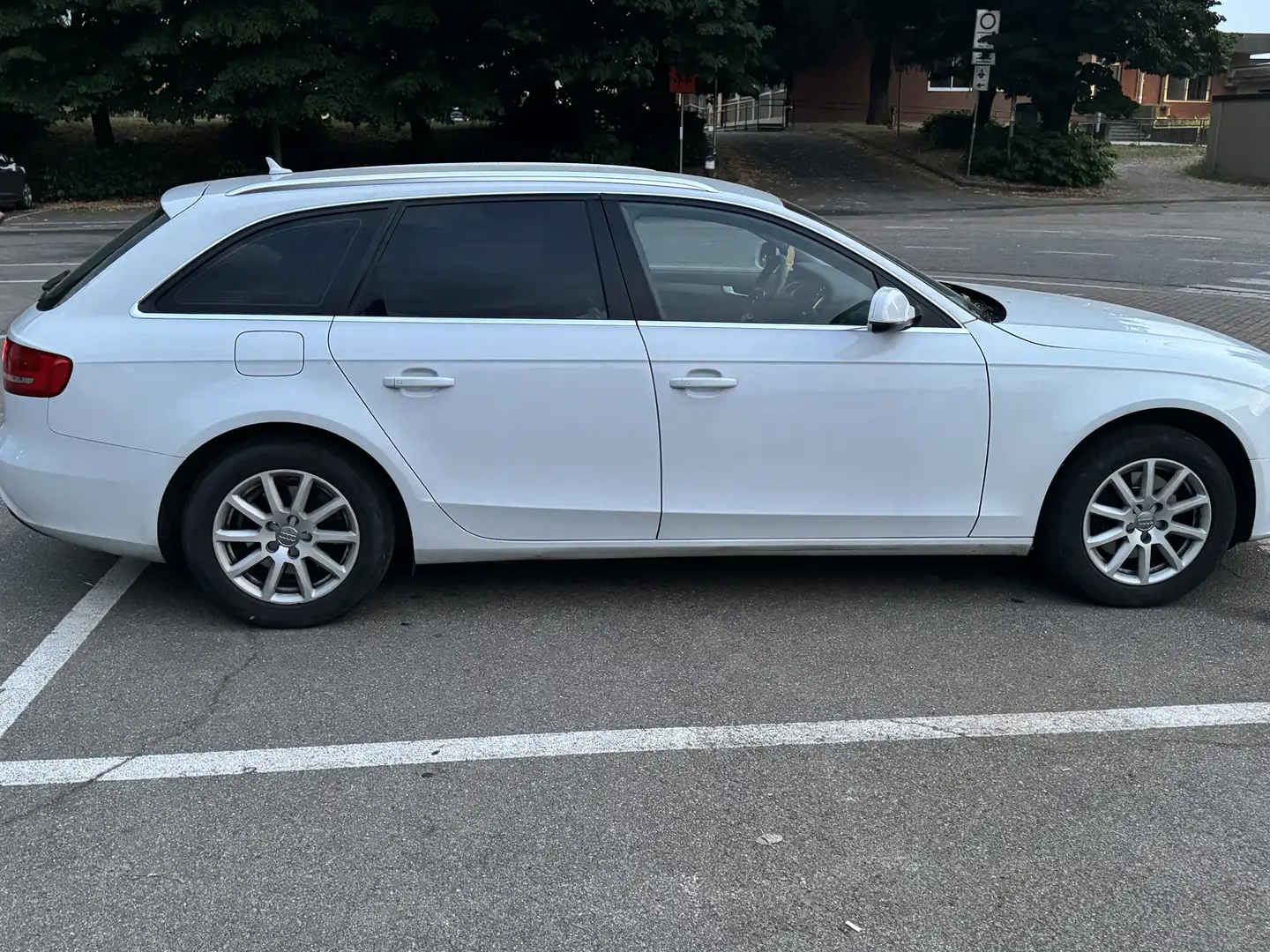 Audi A4 Avant 2.0 tdi b8 - 2