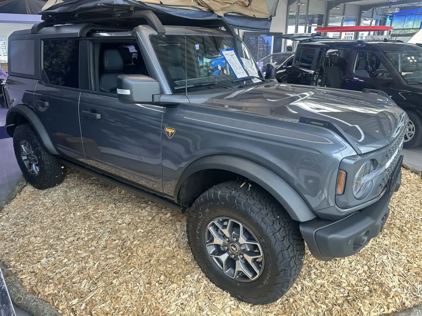 Ford Bronco 2.7 EcoBoost V6 Badlands Grau - 2