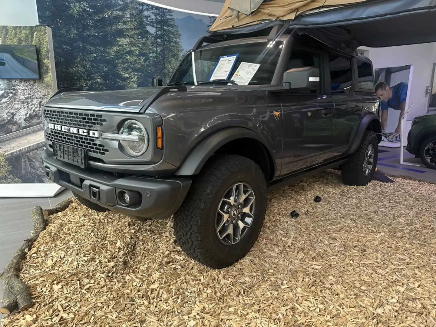 Ford Bronco 2.7 EcoBoost V6 Badlands Grau - 1