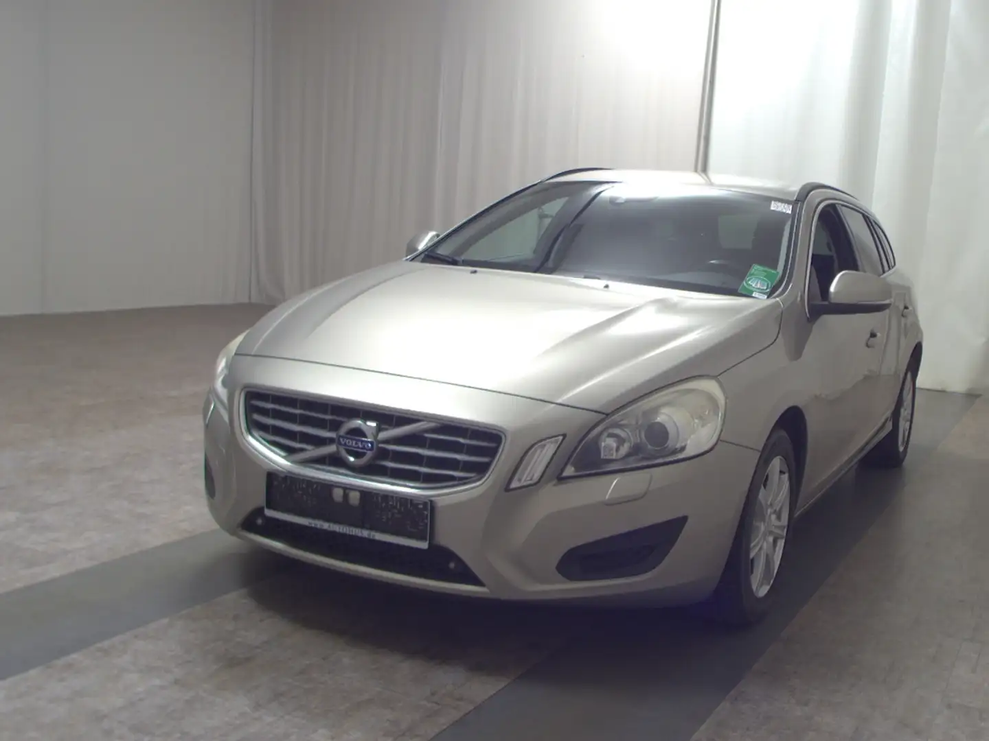 Volvo V60 D3 Momentum AHK Xenon Navi - 2
