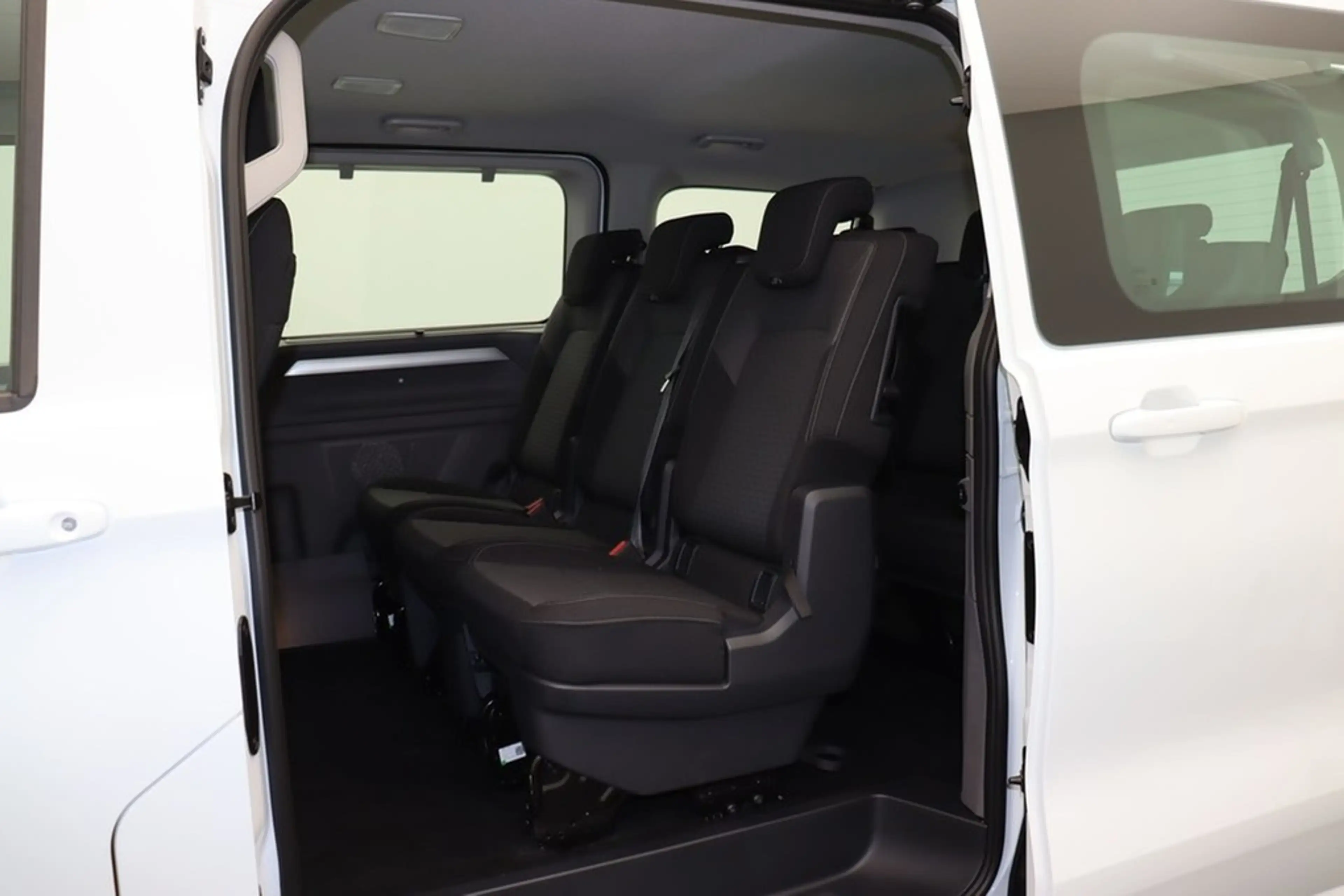 Volkswagen T7 Caravelle 2.0 TDI Autom. Life Dig.Cockpit LED — photo 10