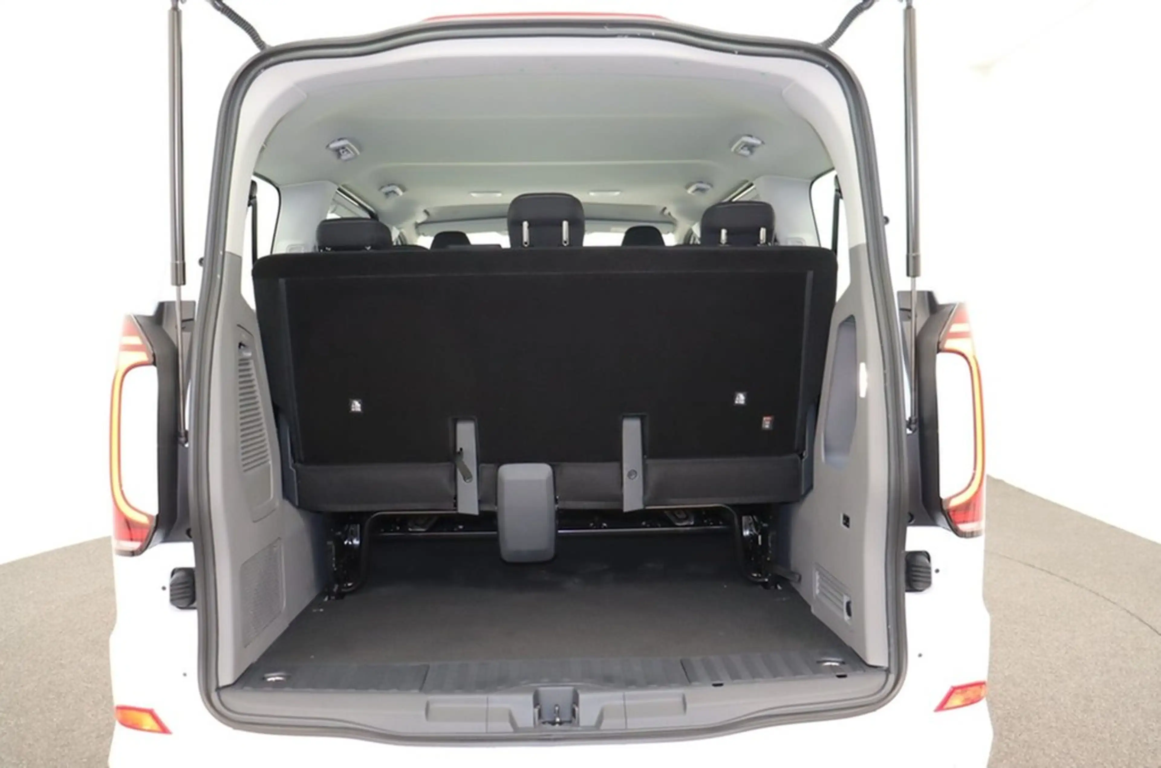 Volkswagen T7 Caravelle 2.0 TDI Autom. Life Dig.Cockpit LED — photo 11