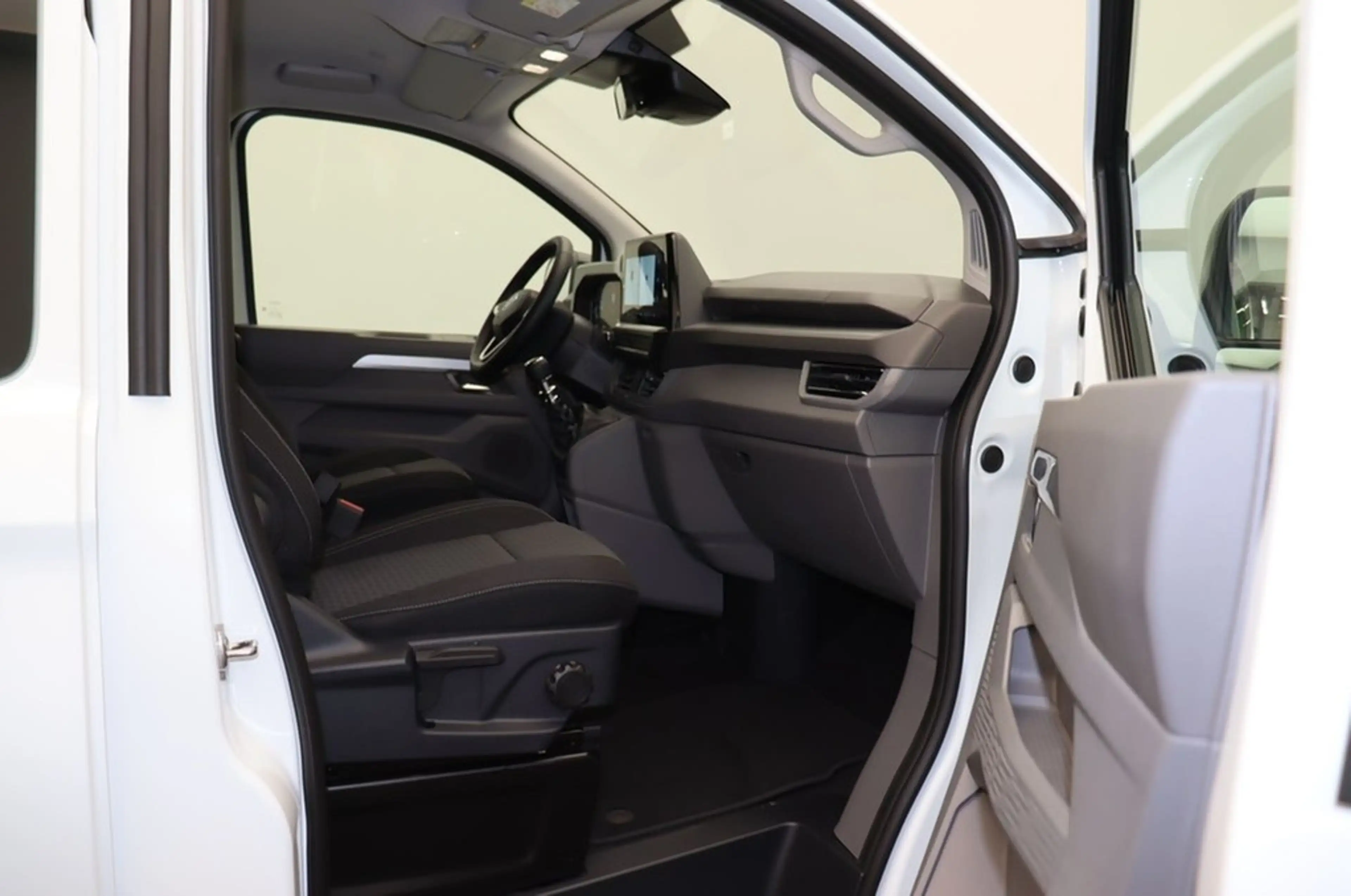 Volkswagen T7 Caravelle 2.0 TDI Autom. Life Dig.Cockpit LED — photo 12