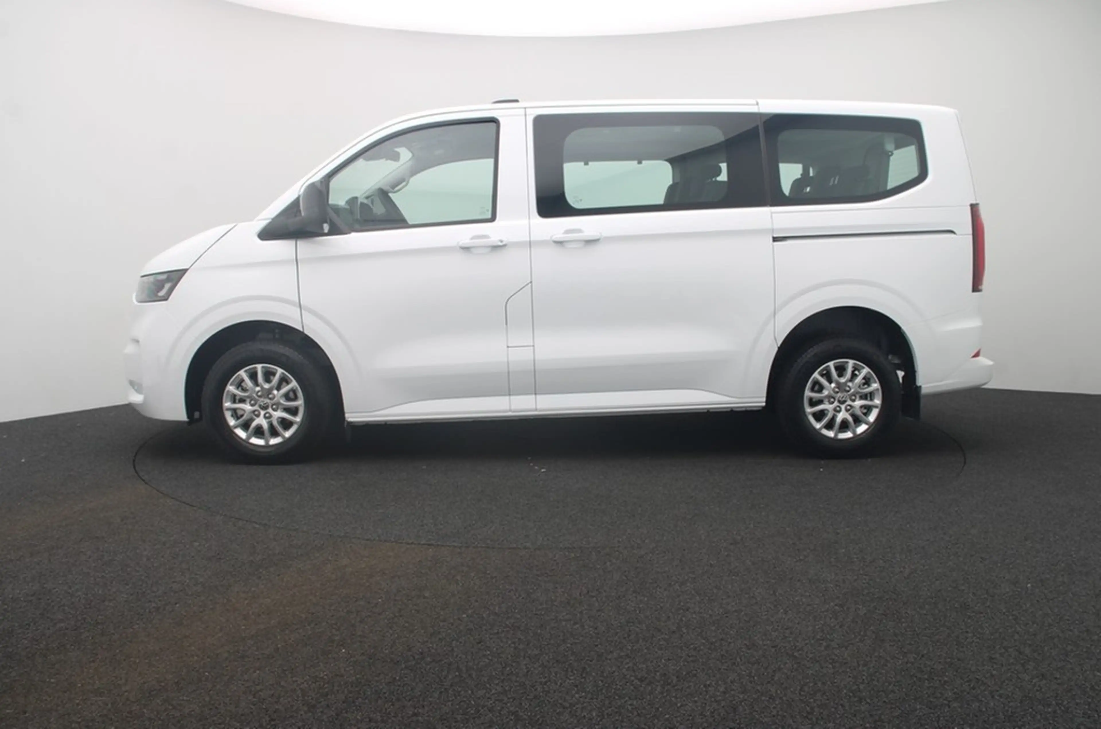 Volkswagen T7 Caravelle 2.0 TDI Autom. Life Dig.Cockpit LED — photo 2