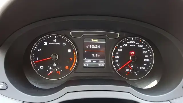 Audi Q3 view 12