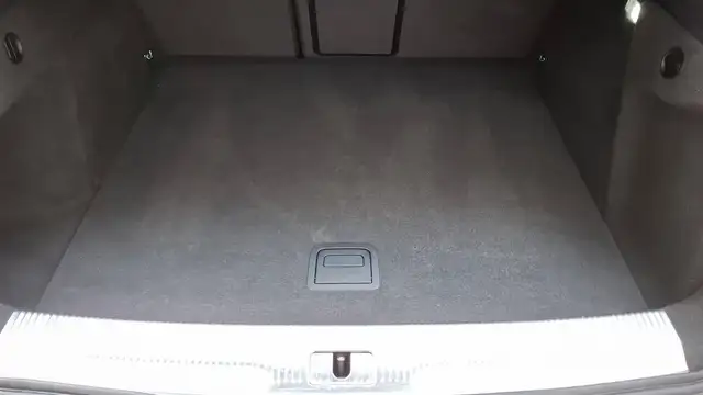 Audi Q3 view 14