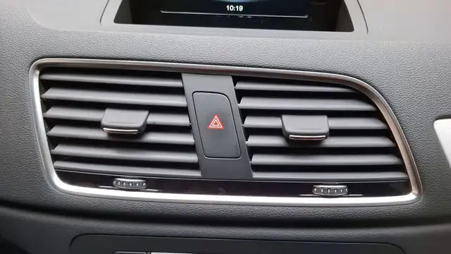 Audi Q3 view 13