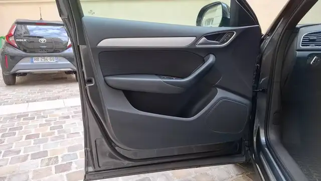 Audi Q3 view 7
