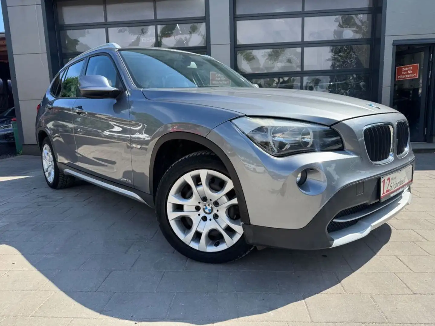BMW X1 Baureihe X1 18 i sDrive Grau - 1