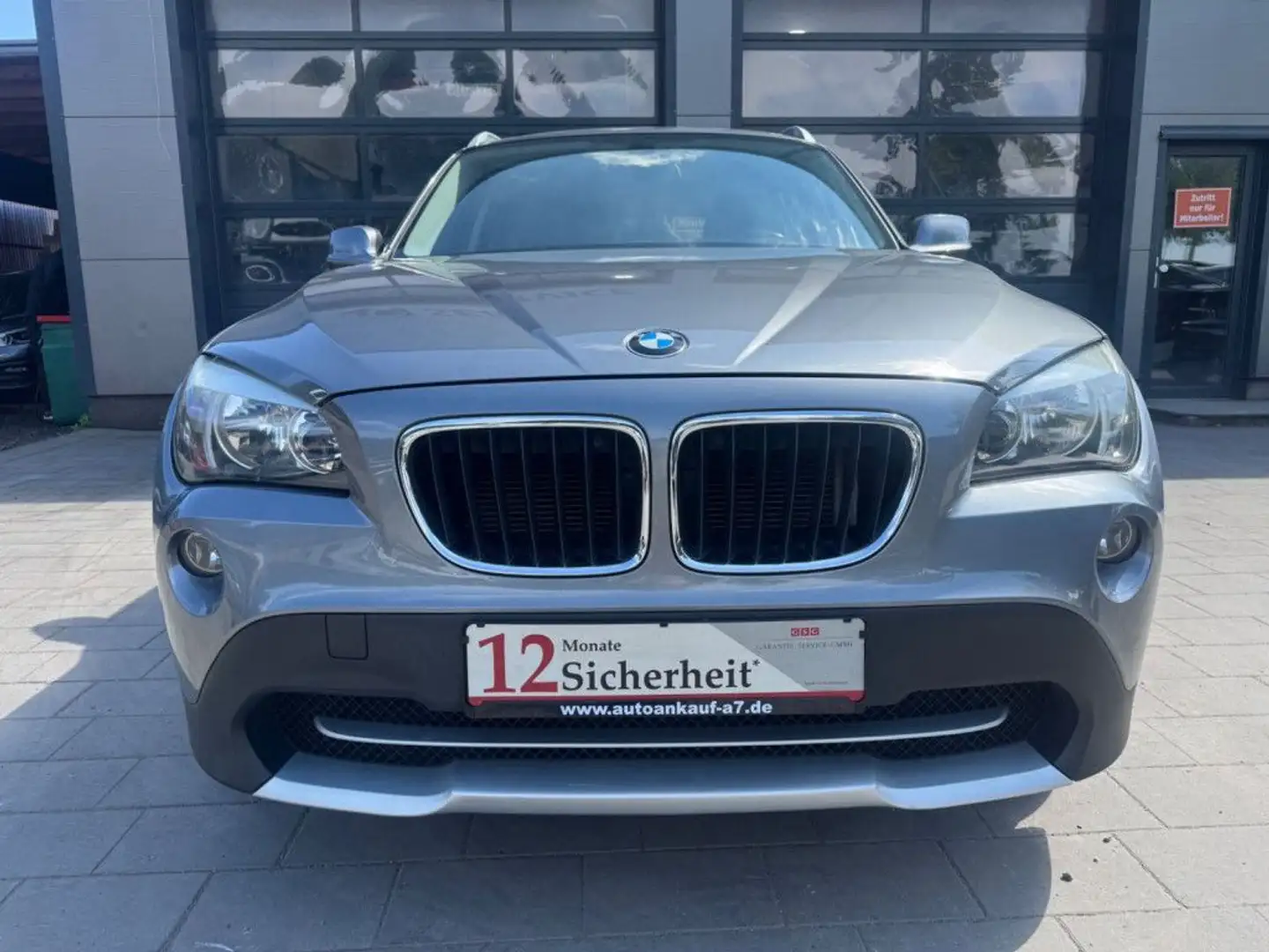 BMW X1 Baureihe X1 18 i sDrive Grau - 2