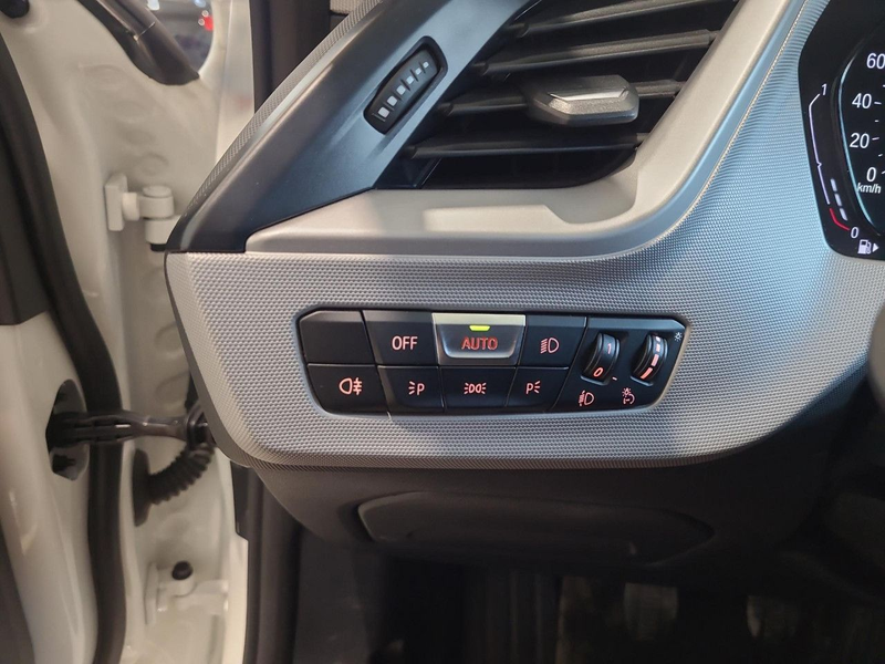 BMW 116 i Advantage 8-fach bereift Bluetooth LED — photo 12