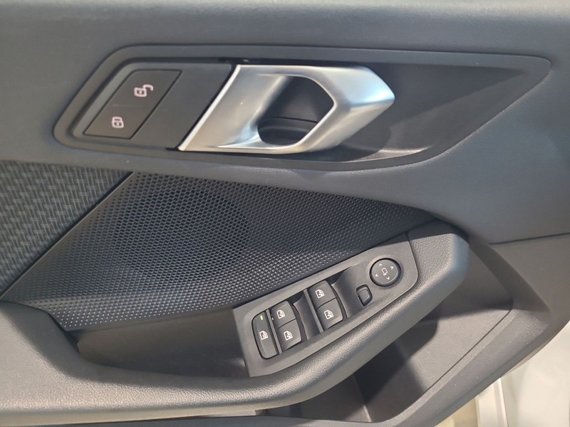 BMW 116 i Advantage 8-fach bereift Bluetooth LED — photo 7