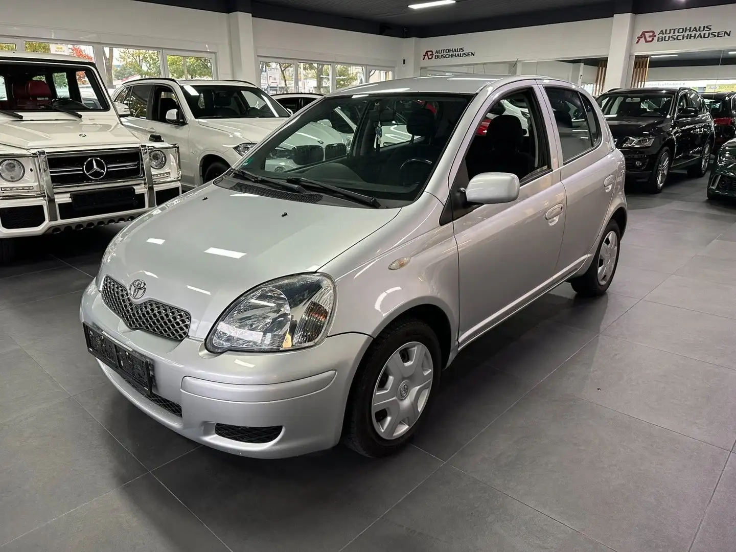 Toyota Yaris 1.3 Sol*Klima* 4-5 Türig*TÜV+Insp. Silber - 1