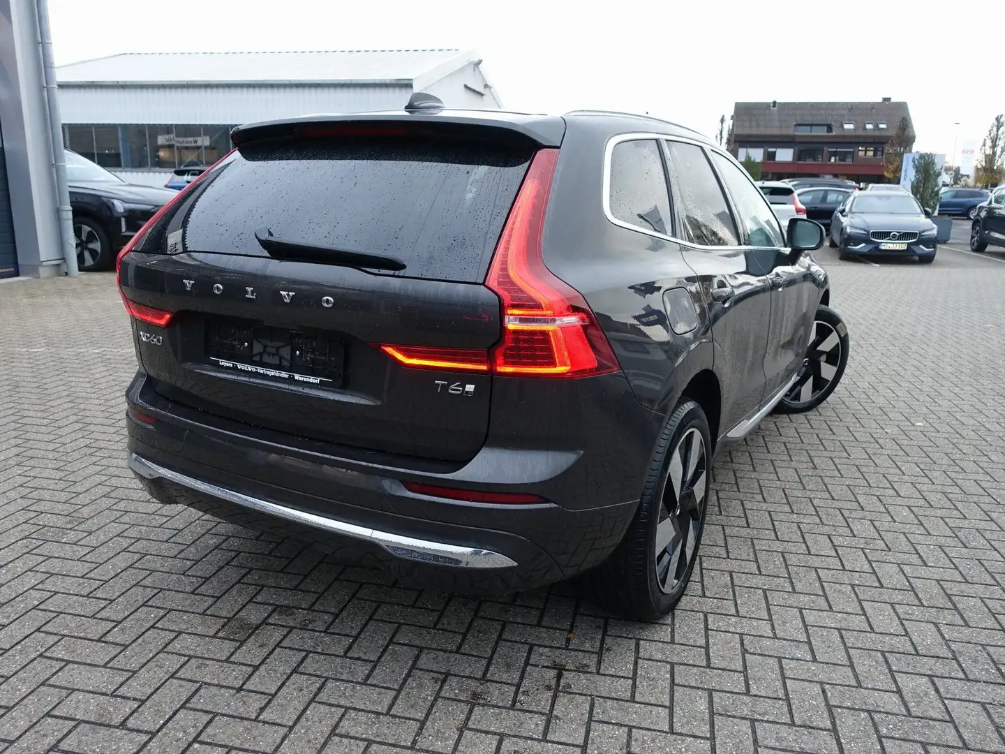 Volvo XC60 Plus T6 AWD/Pano/FourC/360°/H&K/BLIS/Memory Grau - 2