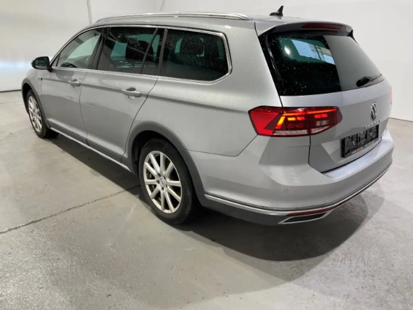 Volkswagen Passat Alltrack 2.0 TDI DSG 4Motion EU6d Navi LED ACC Silber - 2
