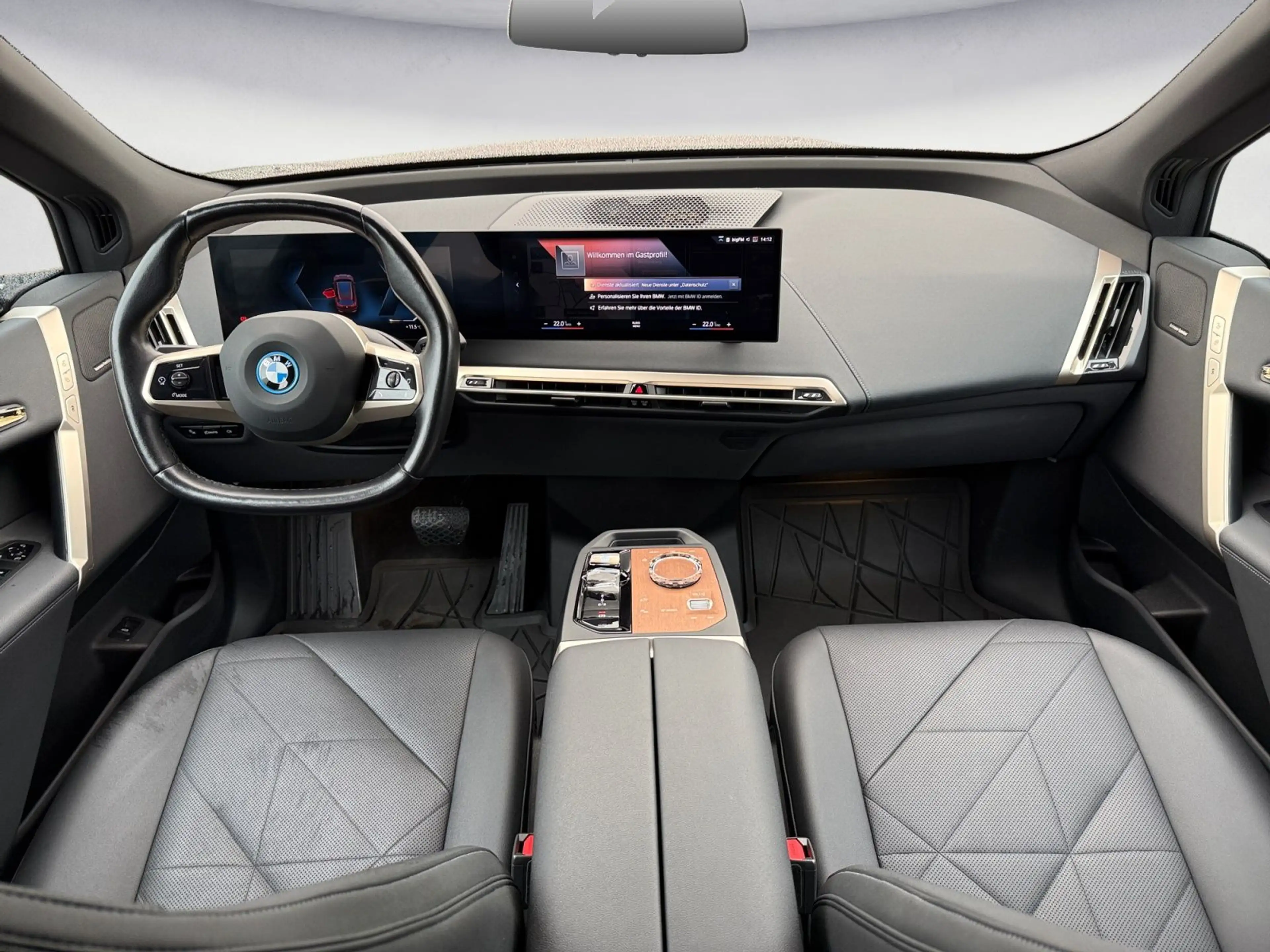 BMW iX xDrive40 Sportpaket Laserlicht AHK Harman K. — photo 14