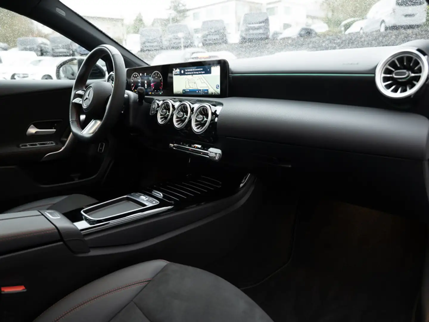 Mercedes-Benz A 200 Limo AMG-Sport/MLB/Pano/Night/Winter/19' Weiß - 2