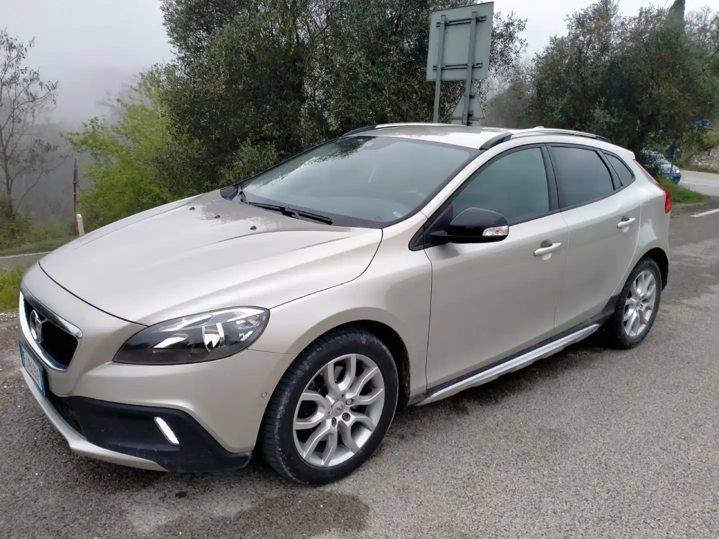 Volvo V40 Cross Country 2.0 d3 Momentum geartronic Beige - 1