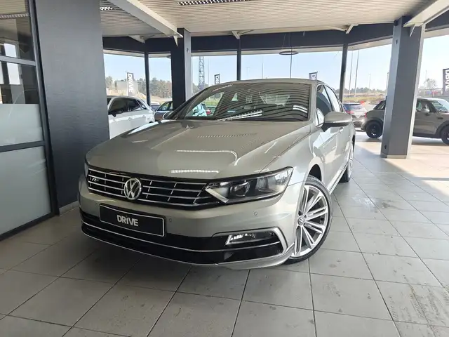 Volkswagen Passat 2.0 TDI R-Line DSG *Leder/Comfort/Camera/Verw.zetels/PDC/ACC*
