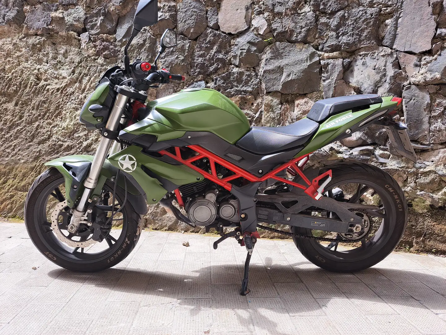 Benelli BN 125 Grün - 1