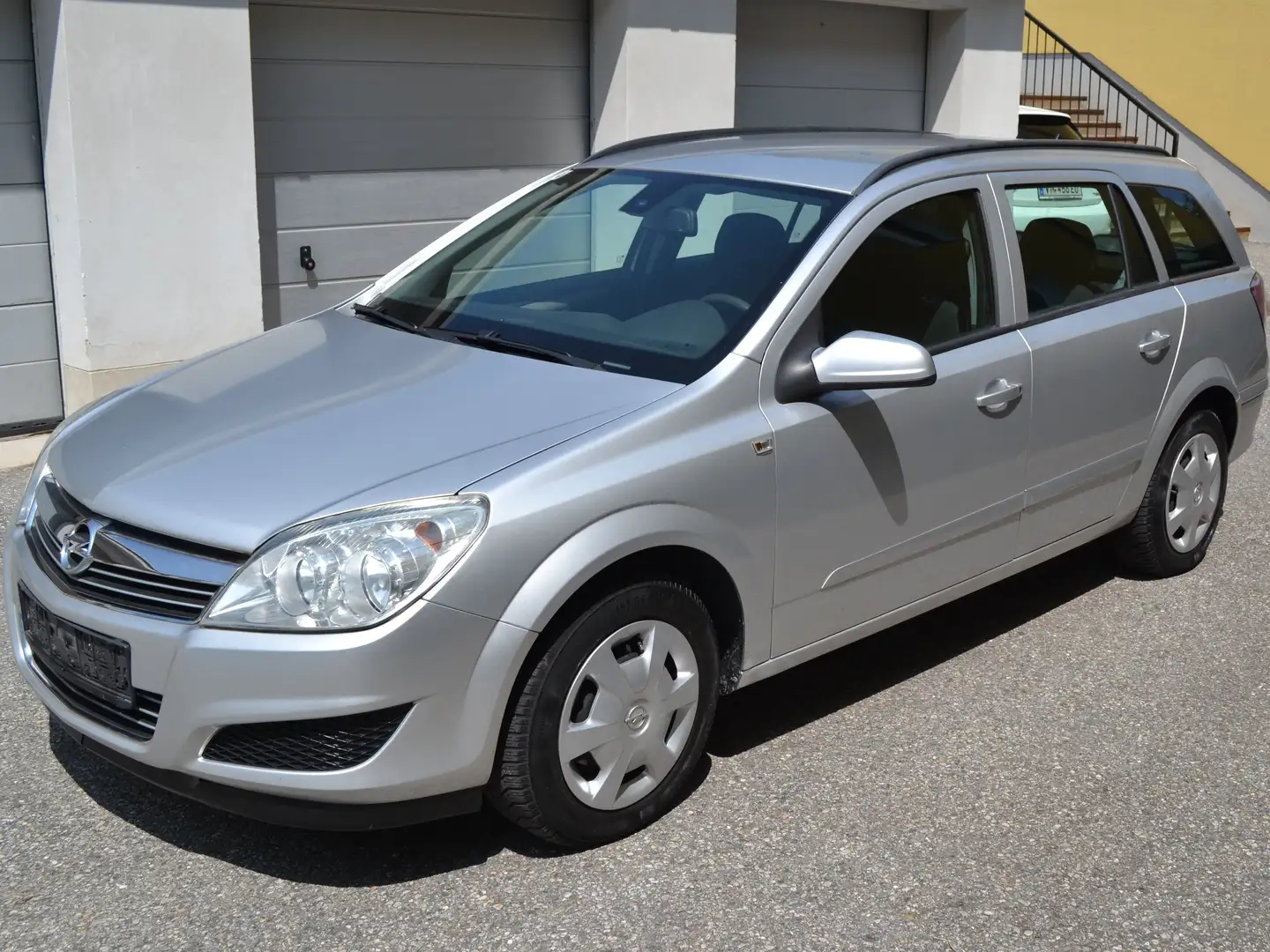 Opel Astra Astra 1,4 Caravan Styleplus Styleplus Silber - 1
