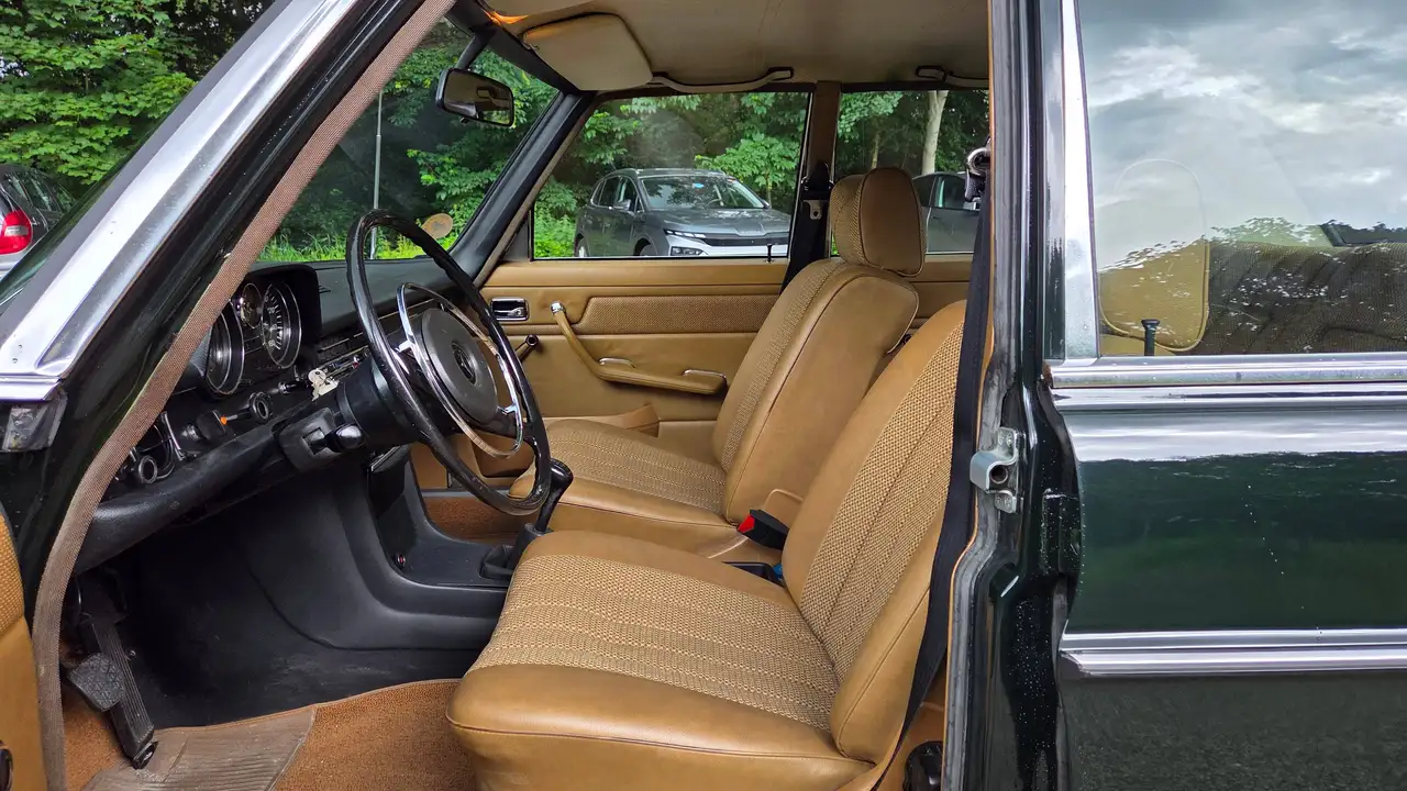 Mercedes-Benz 200 W115, foto 9