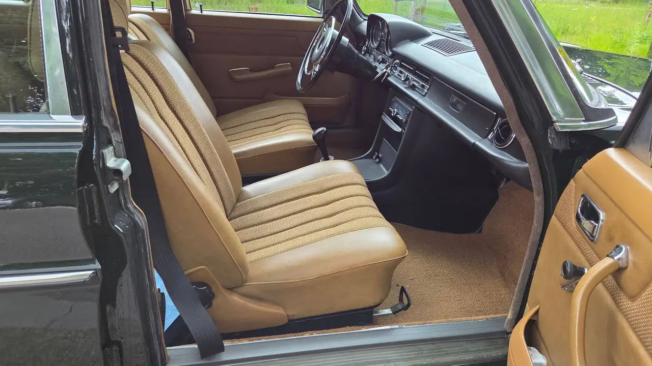 Mercedes-Benz 200 W115, foto 8
