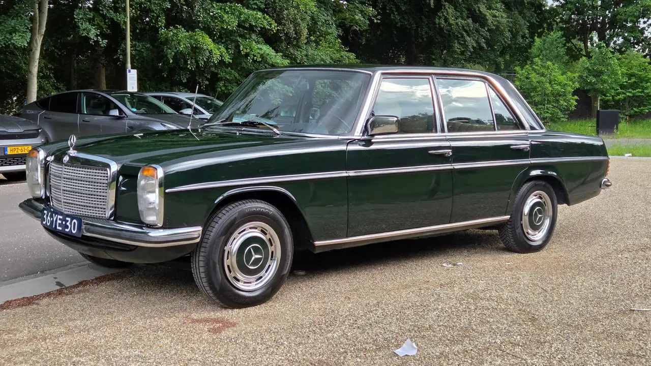 Mercedes-Benz 200 W115, foto 2