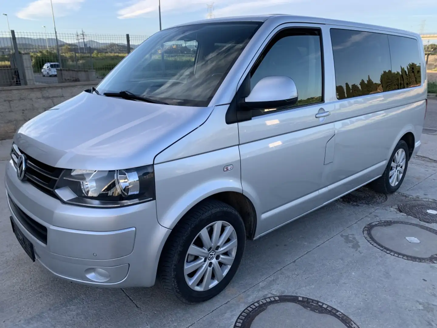 Volkswagen T4 Multivan 2.0 BiTDI 180 DSG 4M Gris - 1