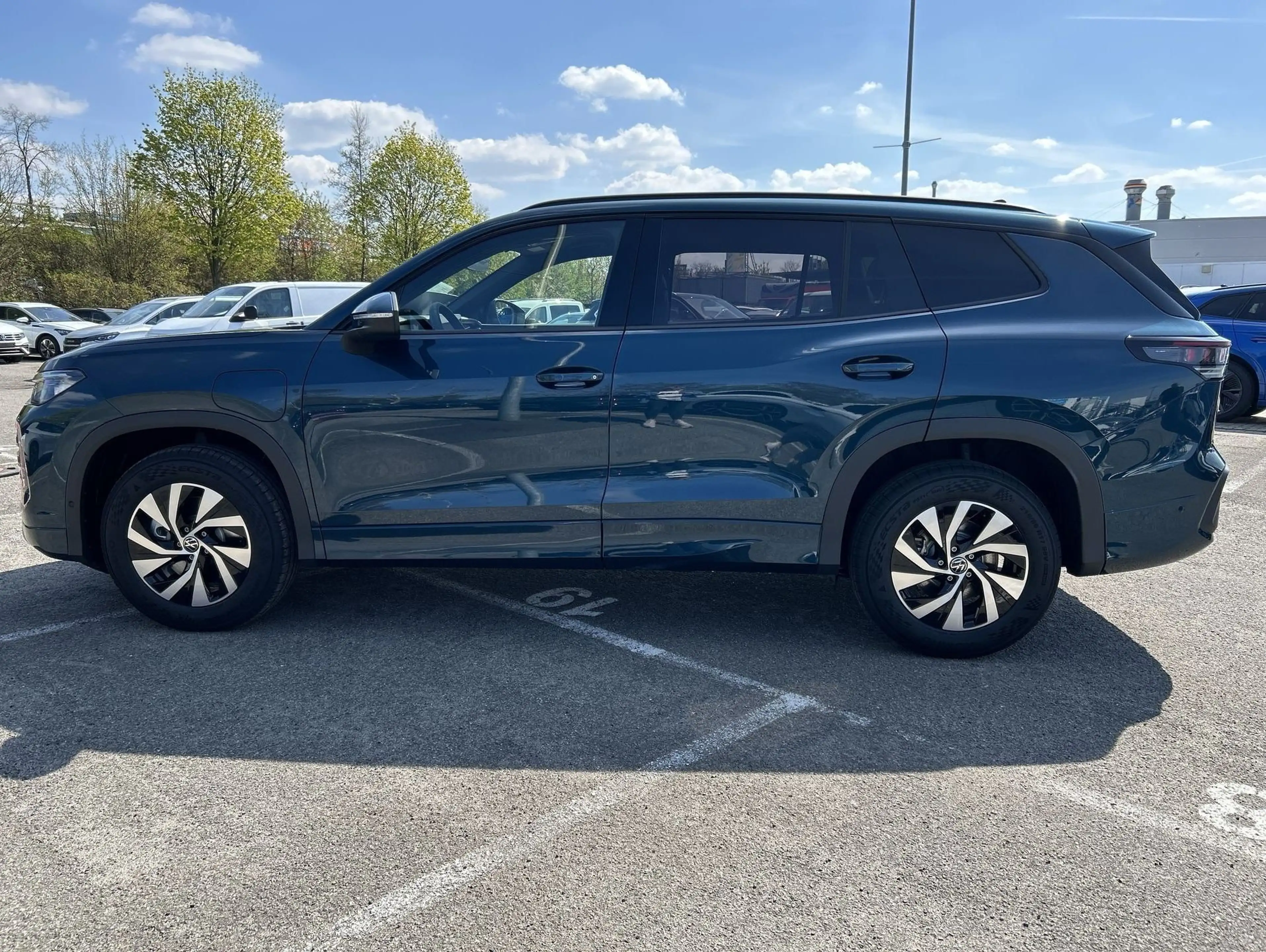 Volkswagen Tayron Life 1.5 l eHybrid 85 kW (115 PS) AHK WInterPaket — photo 5