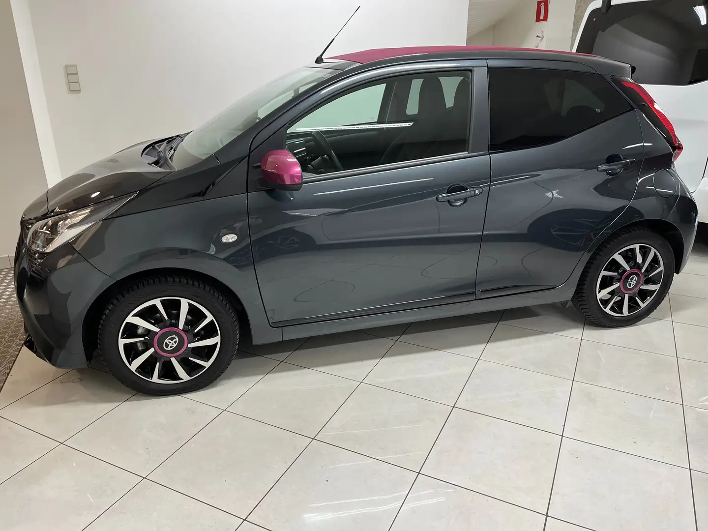 Toyota Aygo Aygo 1.0i VVT-i x-style II Gris - 1