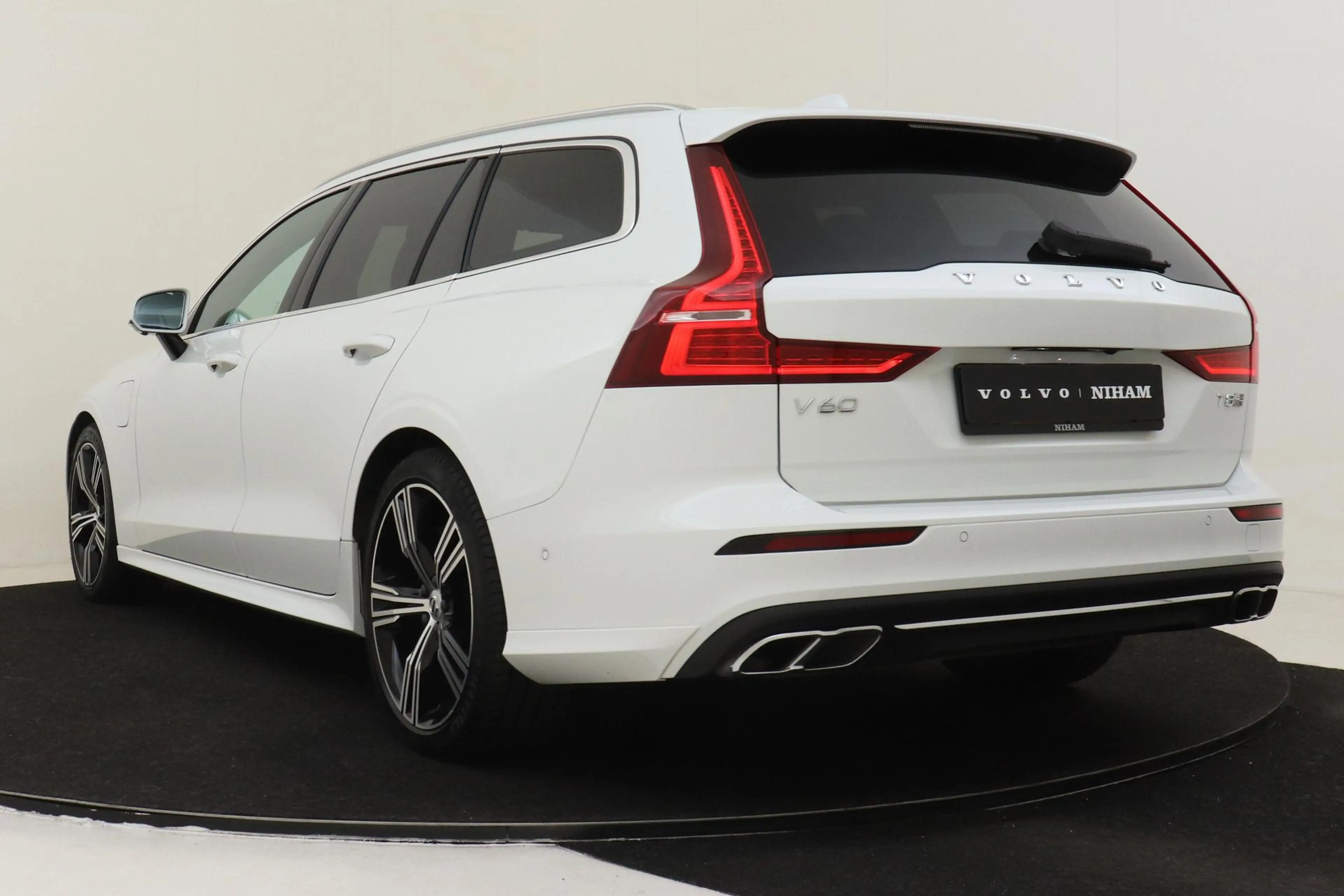 Volvo V60 T8 TWIN ENGINE AWD INSCRIPTION *VOL!* -PANO.DAK|HA — photo 5
