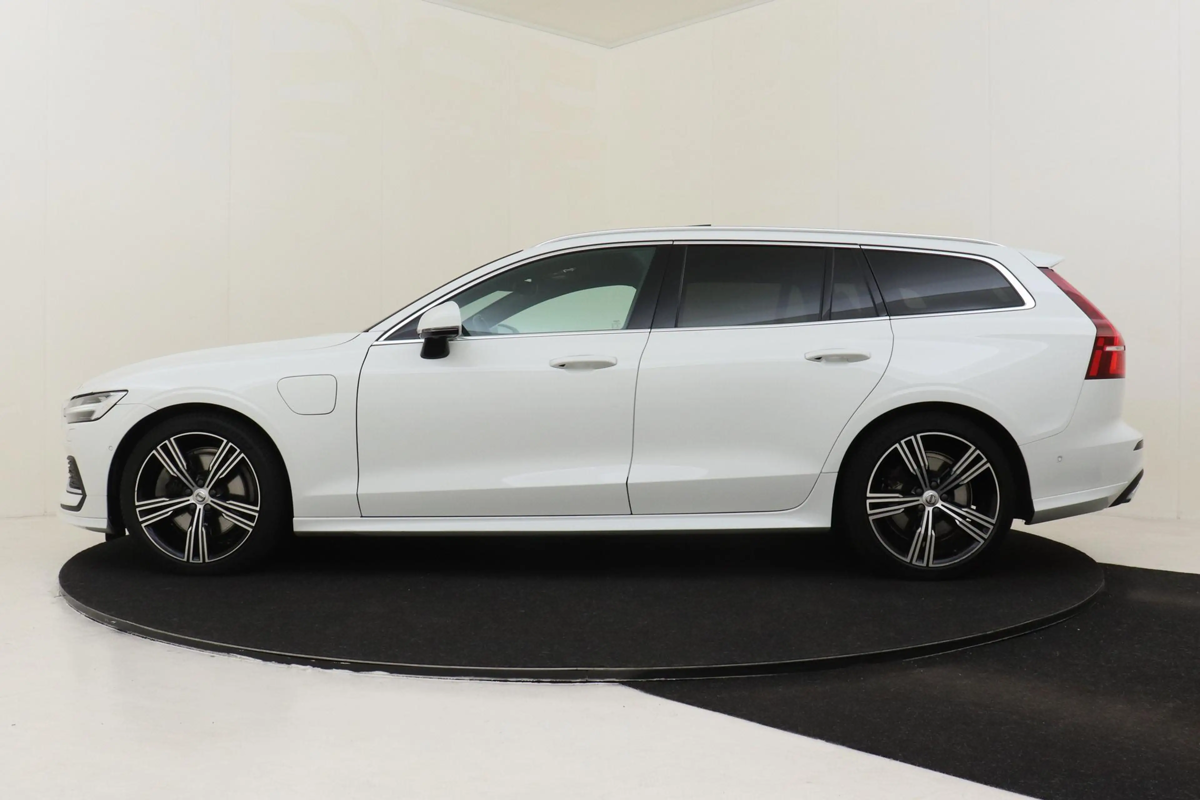 Volvo V60 T8 TWIN ENGINE AWD INSCRIPTION *VOL!* -PANO.DAK|HA — photo 7